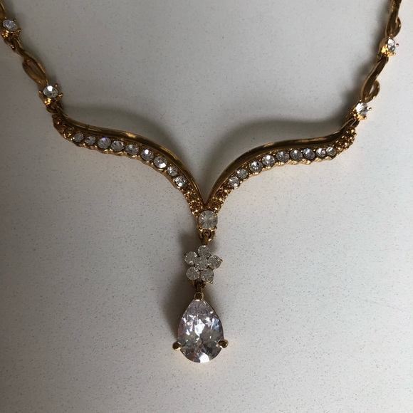 BNWT necklace and earrings set - Picture 2 of 5